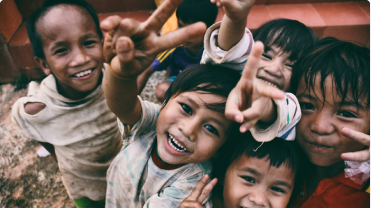 Nhóm trẻ em vui đùa